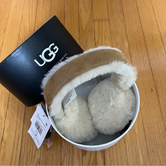 UGG BLUETOOTH EARMUFFS - Picture 3 of 3
